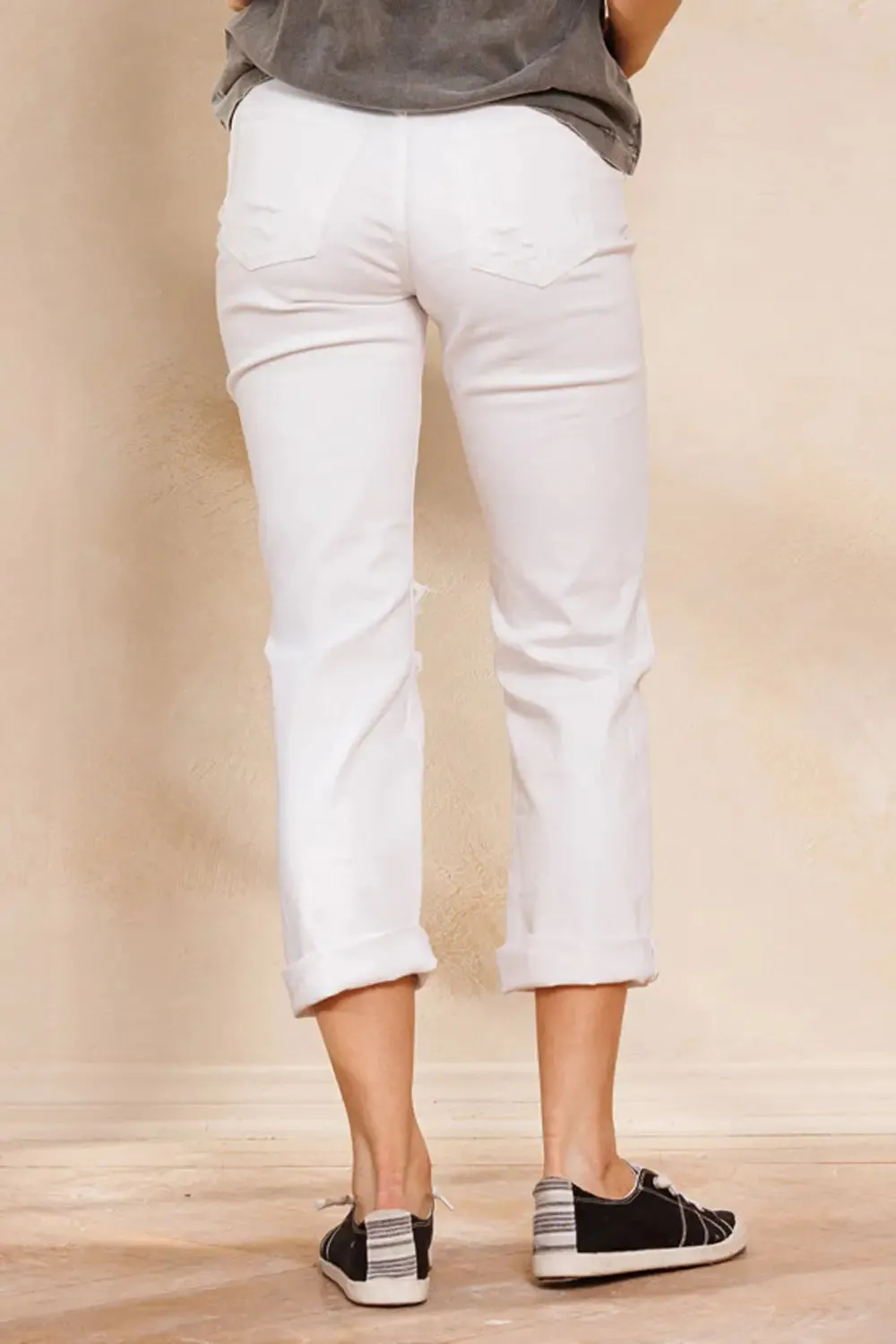 90'S SKINNY WHITE JEANS WITH DISTRESSED KNEES