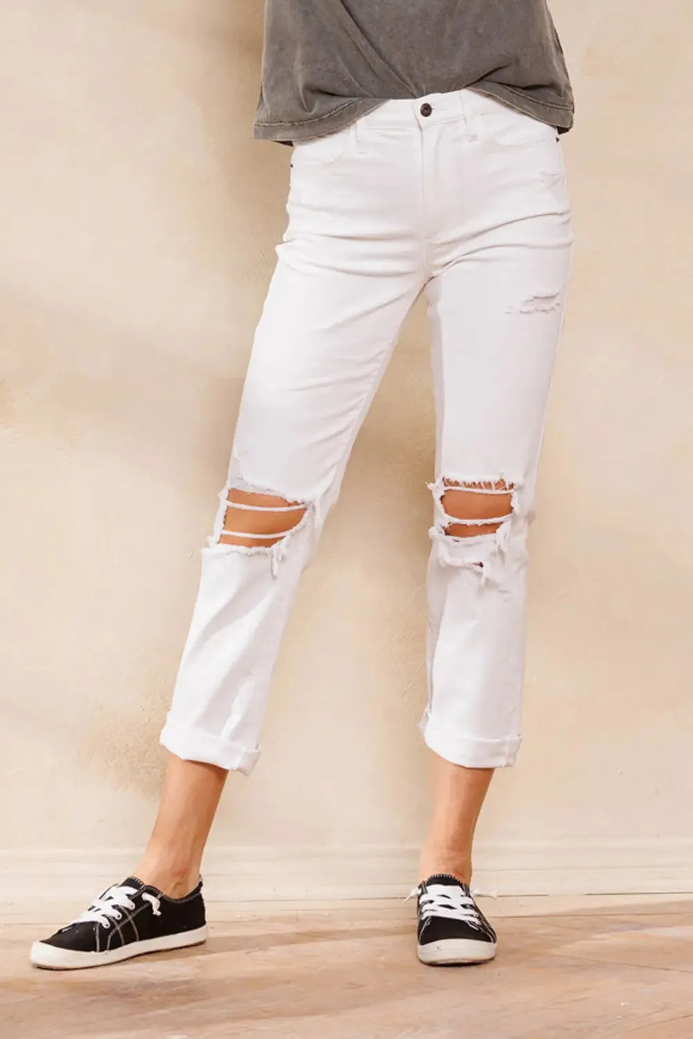 90'S SKINNY WHITE JEANS WITH DISTRESSED KNEES